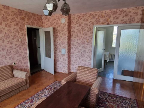 Четиристаен апартамент в Разград, Център - 100 кв.м за 1071 €/кв.м - Снимка #1