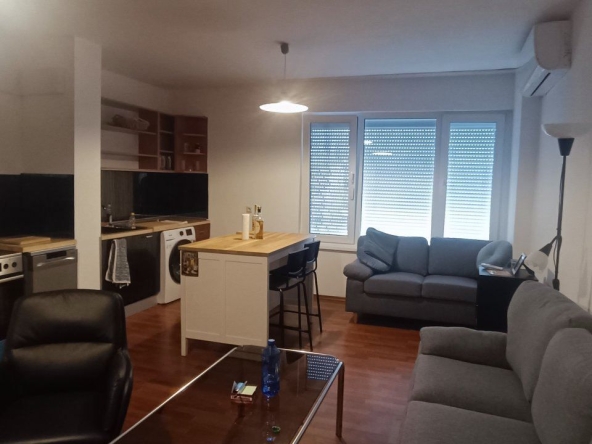 Тристаен апартамент в Пловдив, Център - 91 кв.м за 2165 €/кв.м - Снимка #1