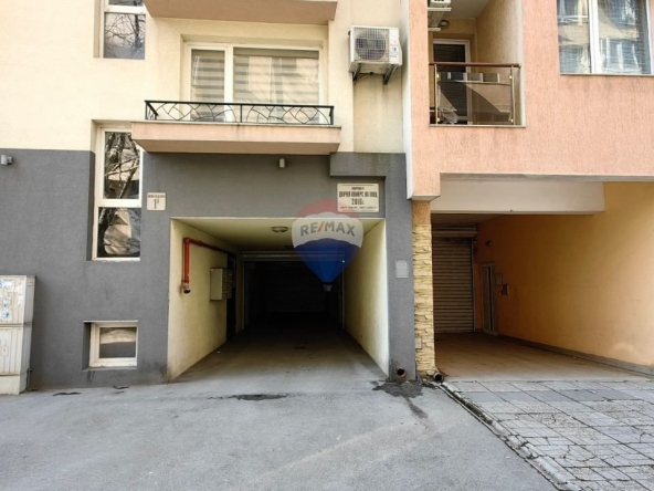 Дава се под наем Гараж / Паркомясто в Варна, Погреби - 20 кв.м за 154 € - Снимка #1