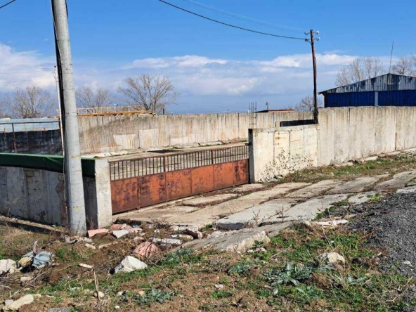 Дава се под наем Парцел в с. Лозен, Област София-град - 900 кв.м за 510 € - Снимка #1