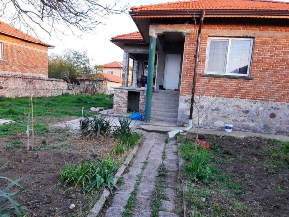 Къща в с. Дълбок извор, Област Пловдив - 70 кв.м за 1006 €/кв.м - Снимка #1