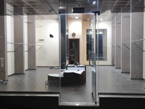 Дава се под наем Магазин в Пловдив, Тракия - 78 кв.м за 800 € - Снимка #1