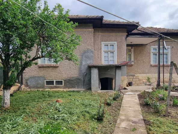 Къща в с. Топчии, Област Разград - 59 кв.м за 476 €/кв.м - Снимка #1