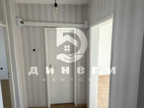 Тристаен апартамент в Стара Загора, Три чучура - център - 58 кв.м за 1061 €/кв.м - Снимка #1
