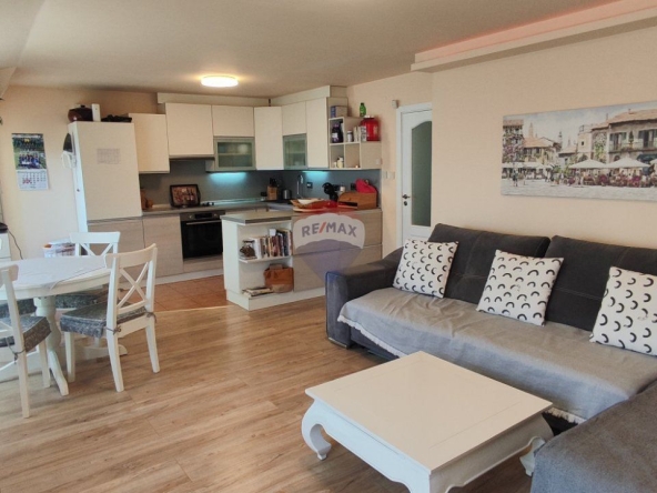 Тристаен апартамент в Варна, Левски - 100 кв.м за 2405 €/кв.м - Снимка #1