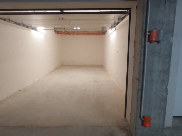 Гараж / Паркомясто в Пловдив, Тракия - 30 кв.м за 5 €/кв.м - Снимка #1