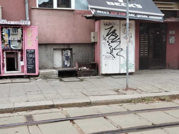 Дава се под наем Магазин в София, Център - 5 кв.м за 127.5 € - Снимка #1