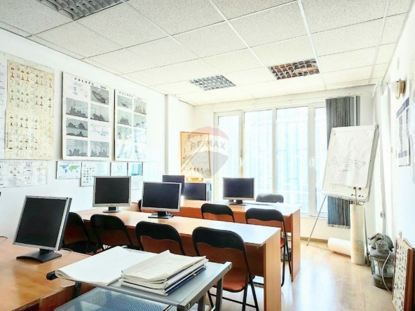 Двустаен апартамент в Варна, ЖП Гара - 70 кв.м за 2629 €/кв.м - Снимка #1