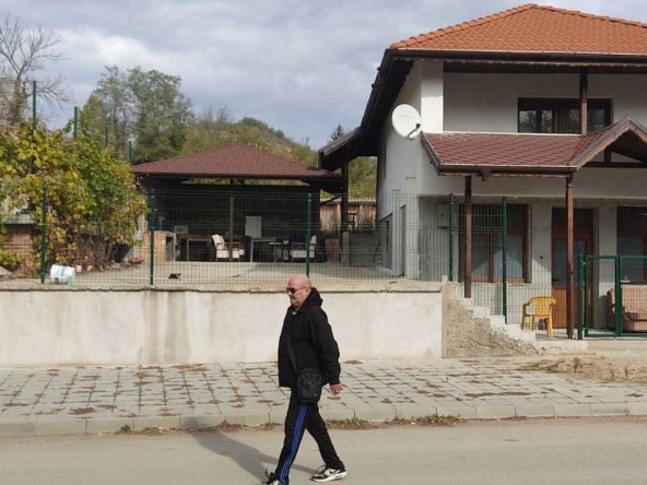 Дава се под наем Етаж от къща в София, Люлин 9 - 65 кв.м за 280.5 € - Снимка #1