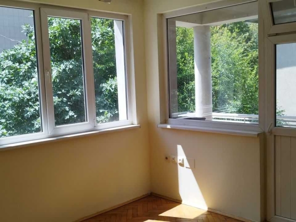 Тристаен апартамент в Стара Загора, Център - 100 кв.м за 1420 €/кв.м - Снимка #1