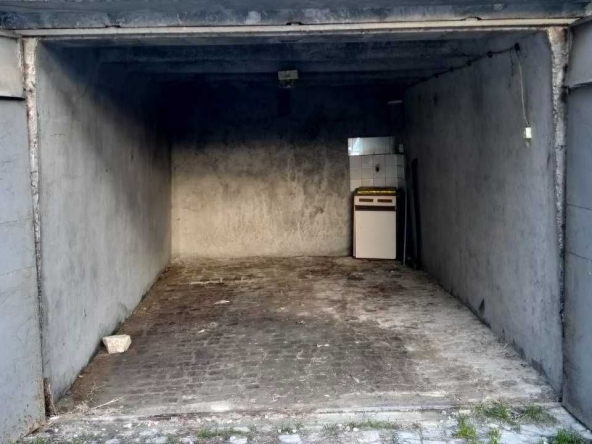 Гараж / Паркомясто в Търговище, Център - 18 кв.м за 992 €/кв.м - Снимка #1