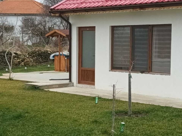 Къща в с. Езерец, Област Добрич - 99 кв.м за 979 €/кв.м - Снимка #1