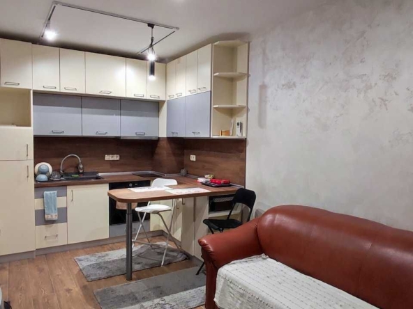 Дава се под наем Двустаен апартамент в Варна, Център - 45 кв.м за 328.95 € - Снимка #1