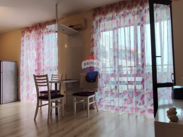 Дава се под наем Едностаен апартамент в к.к. Златни пясъци - 37 кв.м за 306 € - Снимка #1