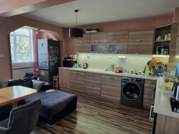 Тристаен апартамент в Разград, Бели Лом - 105 кв.м за 1700 €/кв.м - Снимка #1