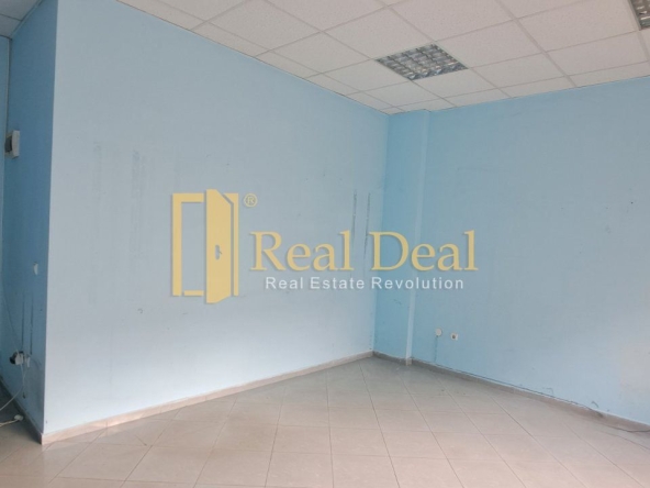 Дава се под наем Магазин в София, Център - 50 кв.м за 747.66 € - Снимка #1