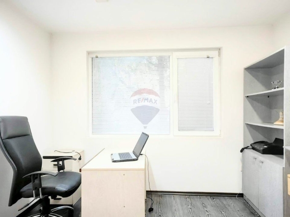 Офис в Варна, Червен площад - 110 кв.м за 1438 €/кв.м - Снимка #1