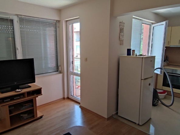 Дава се под наем Тристаен апартамент в Несебър - 80 кв.м за 408 € - Снимка #1