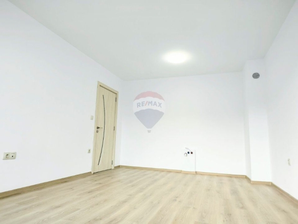 Тристаен апартамент в Варна, Младост 1 - 61 кв.м за 1329 €/кв.м - Снимка #1