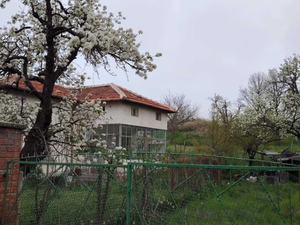 Къща в с. Динево, Област Хасково - 82 кв.м за 280 €/кв.м - Снимка #1