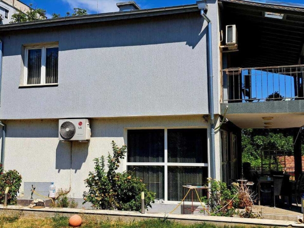 Къща в Плевен, Сторгозия - 250 кв.м за 3000 €/кв.м - Снимка #1