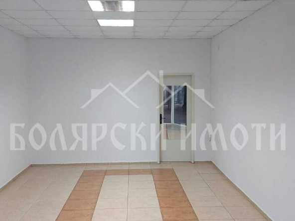 Дава се под наем Магазин в Велико Търново, Център - 35 кв.м за 128 € - Снимка #1