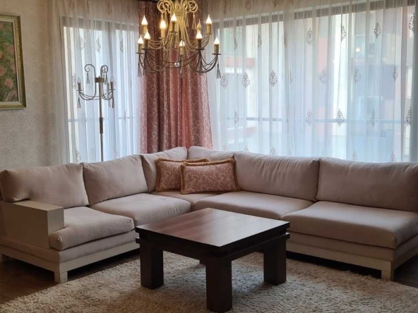 Дава се под наем Тристаен апартамент в София, Лозенец - 82 кв.м за 520 € - Снимка #1