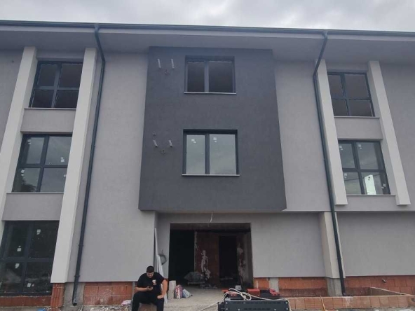 Тристаен апартамент в Свиленград - 87 кв.м за 72 €/кв.м - Снимка #1