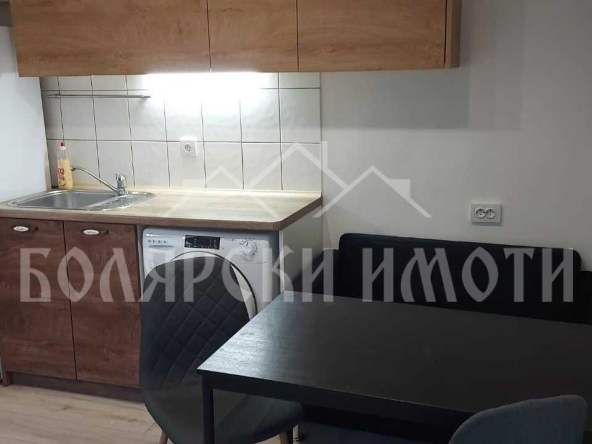 Дава се под наем Етаж от къща в Велико Търново, Център - 60 кв.м за 298.86 € - Снимка #1