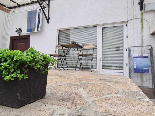 Дава се под наем Едностаен апартамент в Варна, Център - 12 кв.м за 298.86 € - Снимка #1