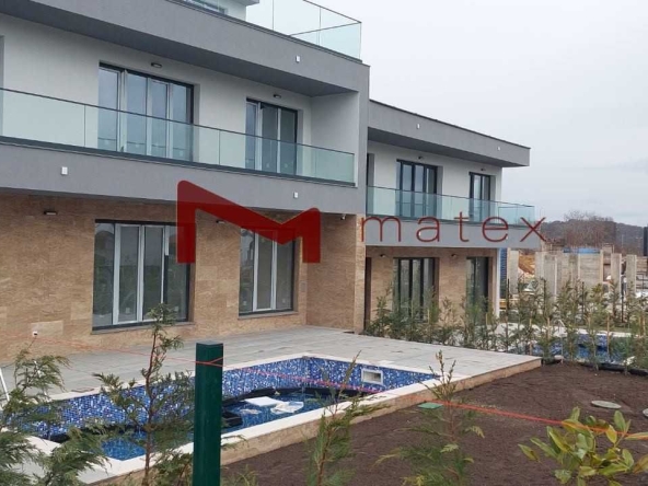 Къща в Варна, Виница - 204 кв.м за 2020 €/кв.м - Снимка #1