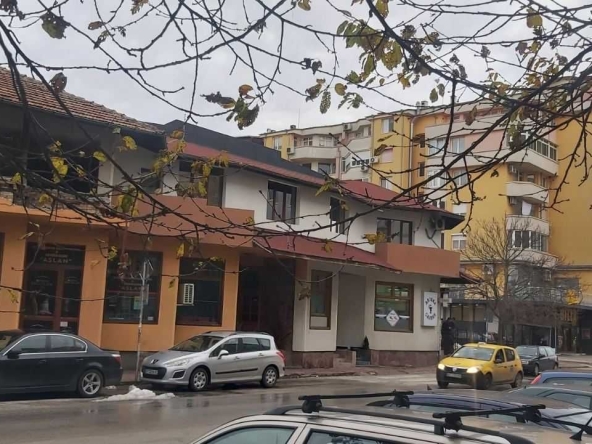 Магазин в Велико Търново, Бузлуджа - 229 кв.м за 1000 €/кв.м - Снимка #1