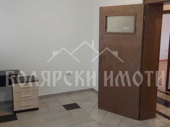 Дава се под наем Офис в Велико Търново, Център - 70 кв.м за 510 € - Снимка #1