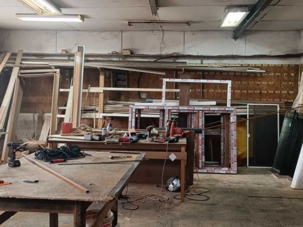 Промишлена сграда в Казанлък - 150 кв.м за 510 €/кв.м - Снимка #1