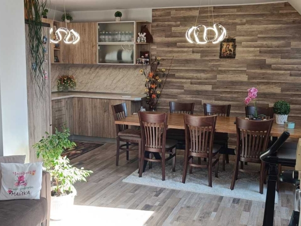 Тристаен апартамент в Казанлък - 96 кв.м за 1303 €/кв.м - Снимка #1