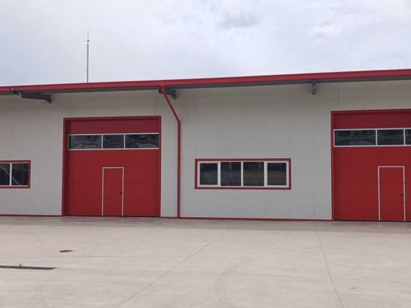 Дава се под наем Промишлена сграда в Казанлък - 720 кв.м за 1785 € - Снимка #1