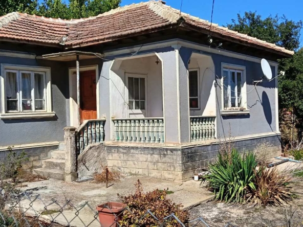 Къща в с. Царичино, Област Добрич - 776 кв.м за 40 €/кв.м - Снимка #1