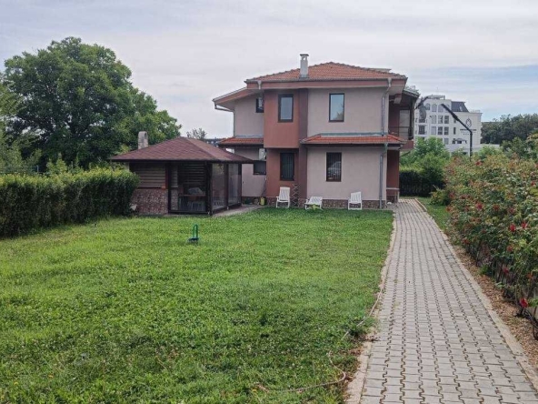 Дава се под наем Къща в Павел баня - 200 кв.м за 1020 € - Снимка #1