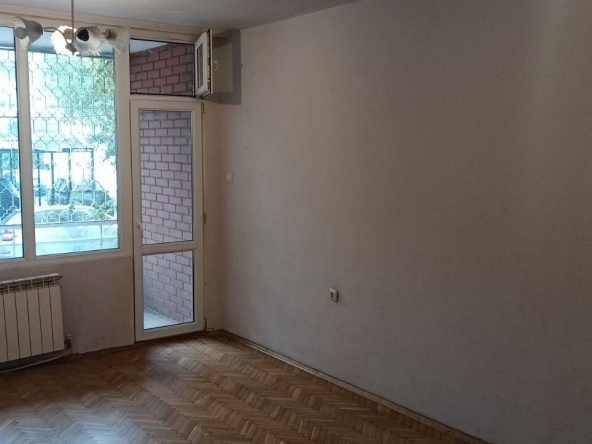 Дава се под наем Тристаен апартамент в Бургас, Център - 90 кв.м за 408 € - Снимка #1