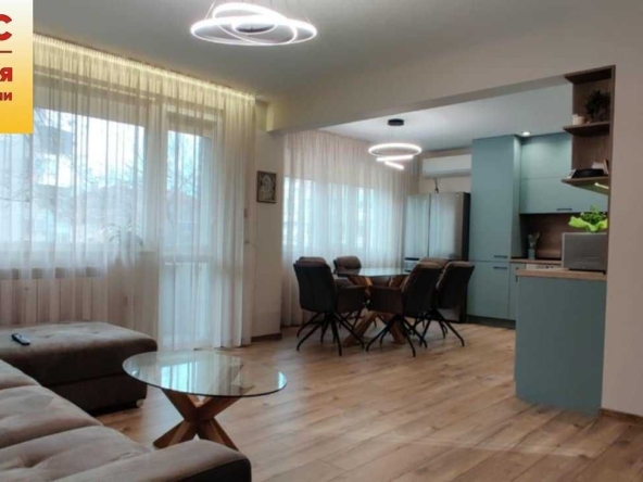 Тристаен апартамент в Плевен, Идеален център - 91 кв.м за 2033 €/кв.м - Снимка #1