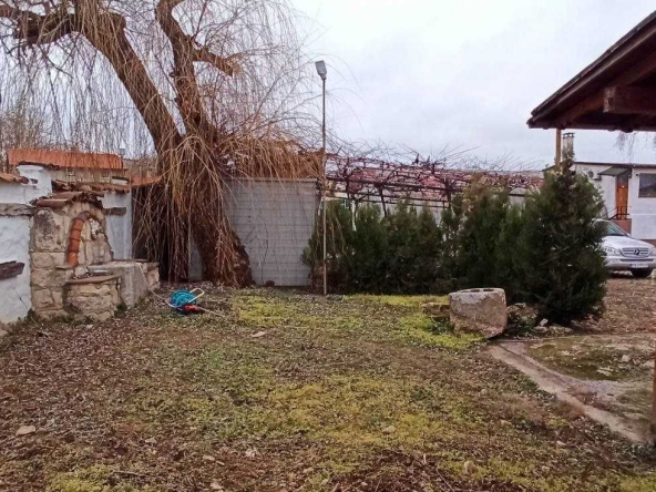 Склад в Добрич, ЖП Гара - 1680 кв.м за 93 €/кв.м - Снимка #1