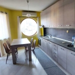 Дава се под наем Тристаен апартамент в Шумен, Дивизионна болница - 100 кв.м за 469.2 € - Снимка #1