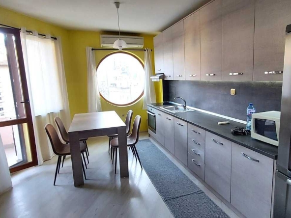 Дава се под наем Тристаен апартамент в Шумен, Дивизионна болница - 100 кв.м за 469.2 € - Снимка #1