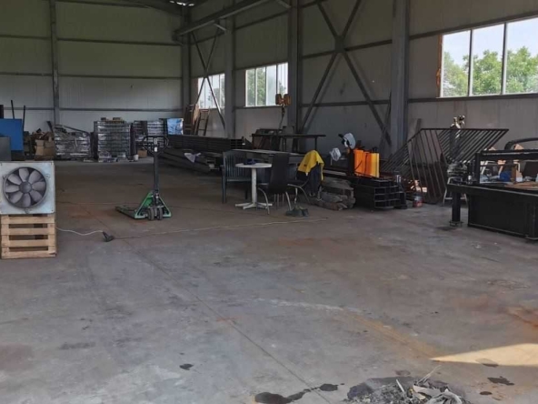 Промишлена сграда в с. Стряма, Област Пловдив - 433 кв.м за 353 €/кв.м - Снимка #1