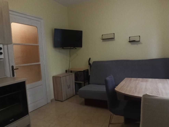 Дава се под наем Тристаен апартамент в Бургас, Център - 65 кв.м за 500 € - Снимка #1