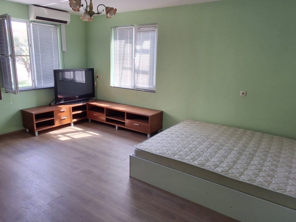 Дава се под наем Къща в с. Равно поле, Област София-област - 50 кв.м за 382.5 € - Снимка #1