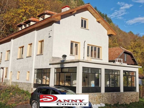 Къща в Велико Търново, Акация - 430 кв.м за 101 €/кв.м - Снимка #1