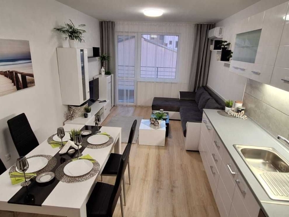 Дава се под наем Тристаен апартамент в Варна, Младост 1 - 80 кв.м за 598.23 € - Снимка #1