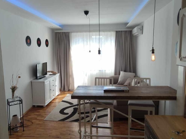 Дава се под наем Двустаен апартамент в София, Център - 50 кв.м за 750 € - Снимка #1