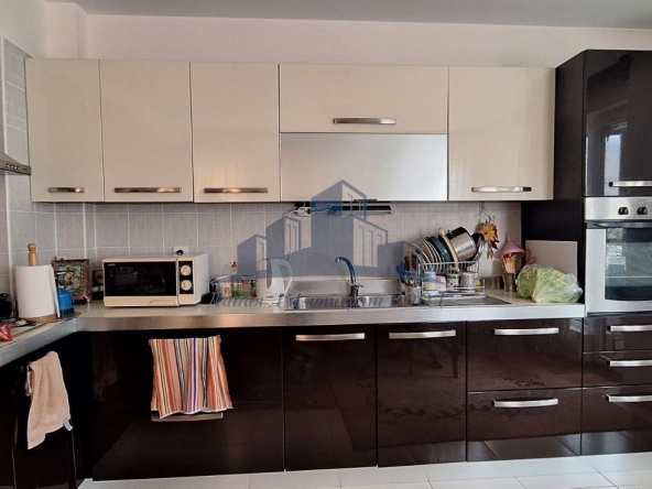 Тристаен апартамент в Шумен, Център - 98 кв.м за 1458 €/кв.м - Снимка #1